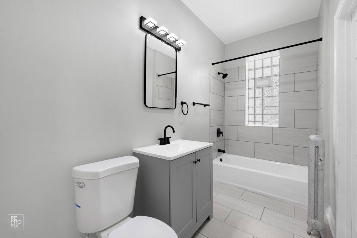 Apartment for rent at 2826 E 76th Place, Chicago, IL 60649