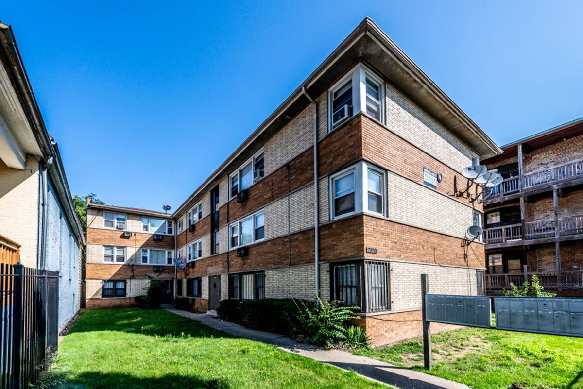 Apartment for rent at 2826 E 76th Place, Chicago, IL 60649