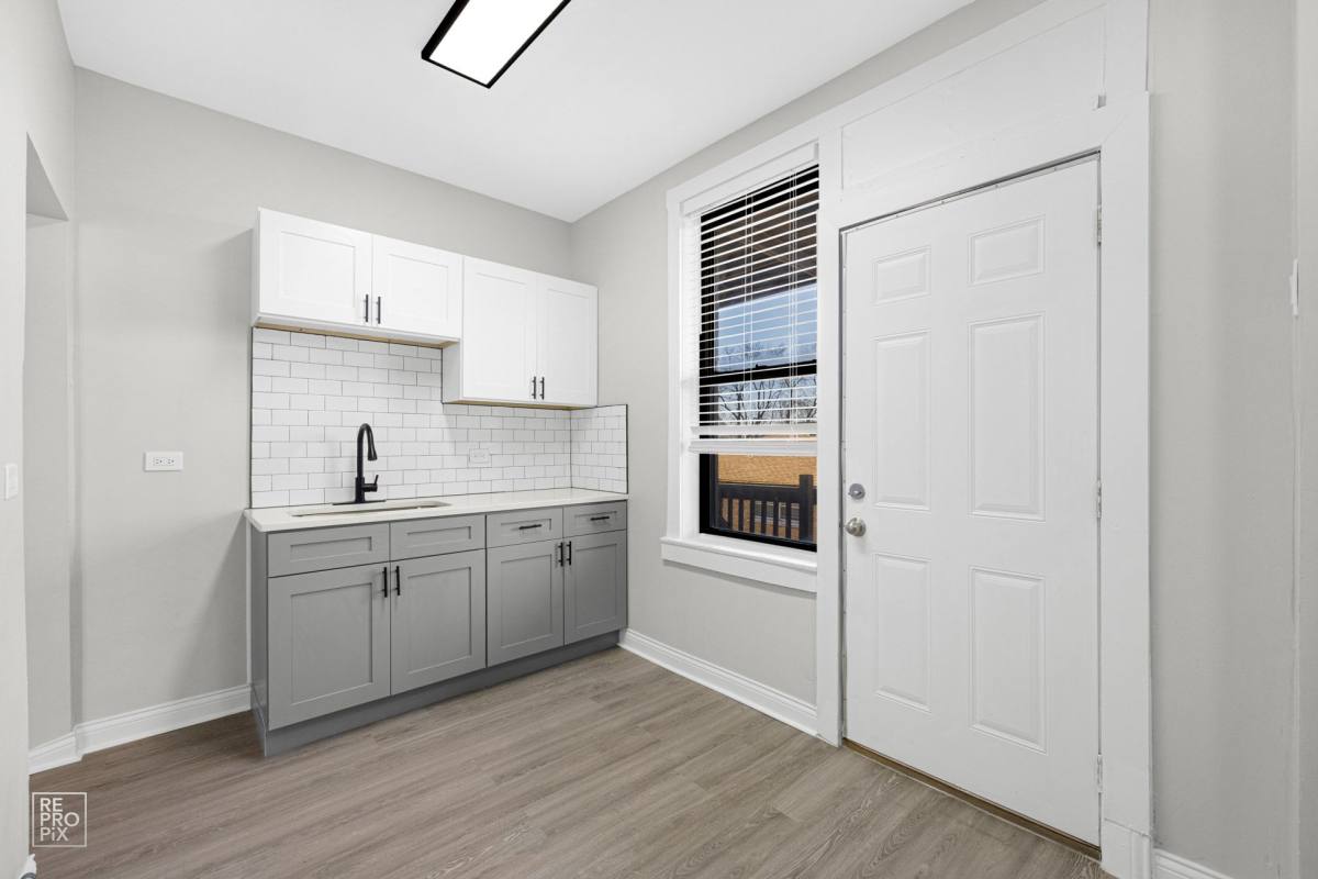 Apartment for rent at 2826 E 76th Place, Chicago, IL 60649