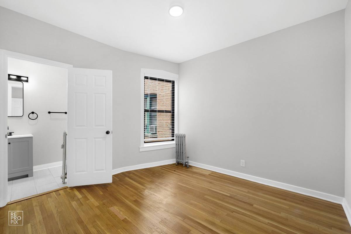Apartment for rent at 2826 E 76th Place, Chicago, IL 60649