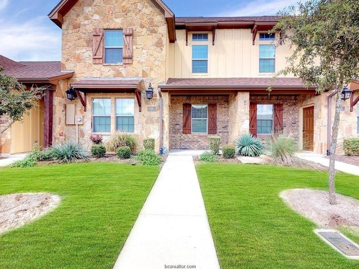 Townhouse for rent at 123 Deacon Dr W, College Station, TX 77845
