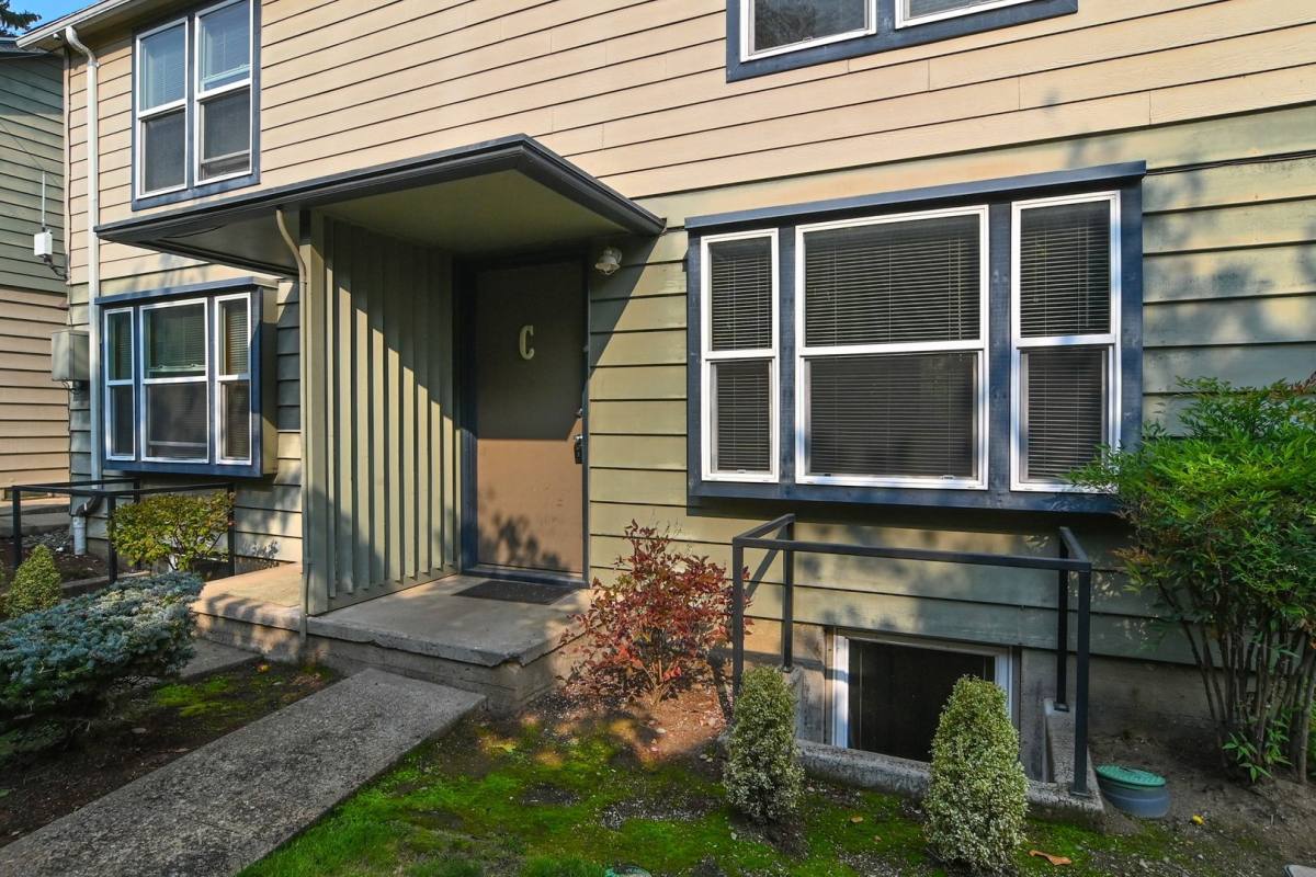 Apartment for rent at 1866, 1870 Onyx St, Eugene, OR 97403