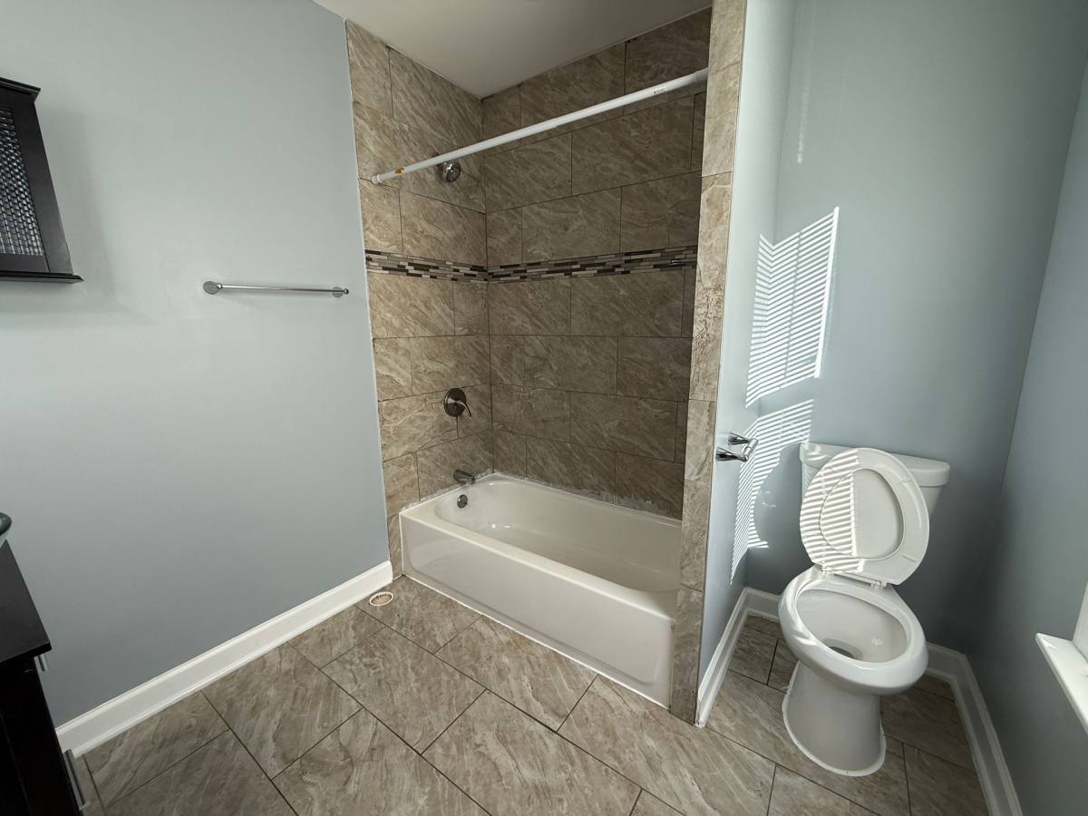 Apartment for rent at 9738 S Ave, Chicago, IL 60617