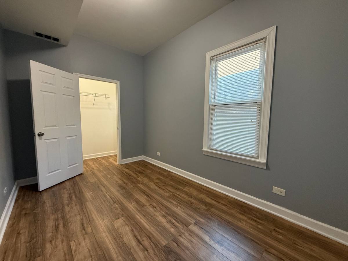 Apartment for rent at 9738 S Ave, Chicago, IL 60617