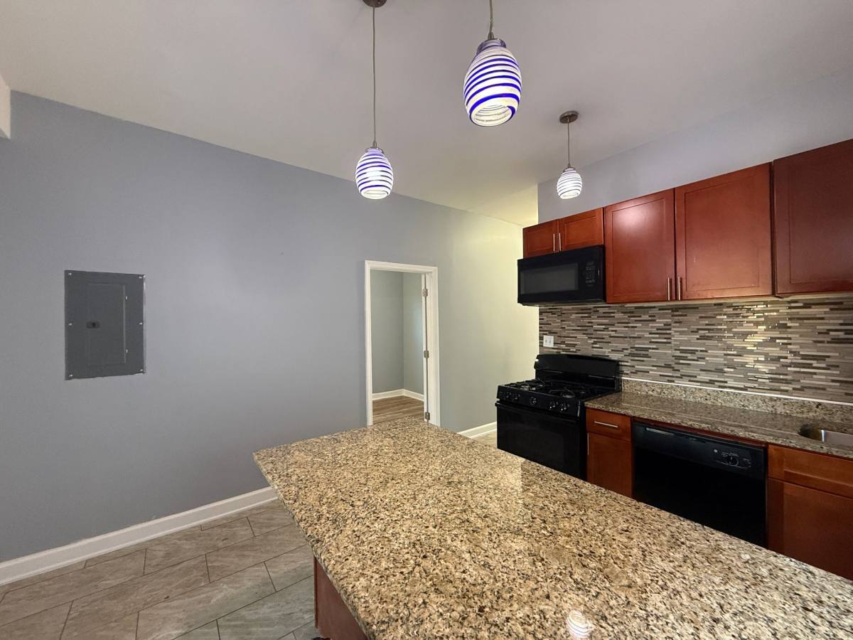 Apartment for rent at 9738 S Ave, Chicago, IL 60617