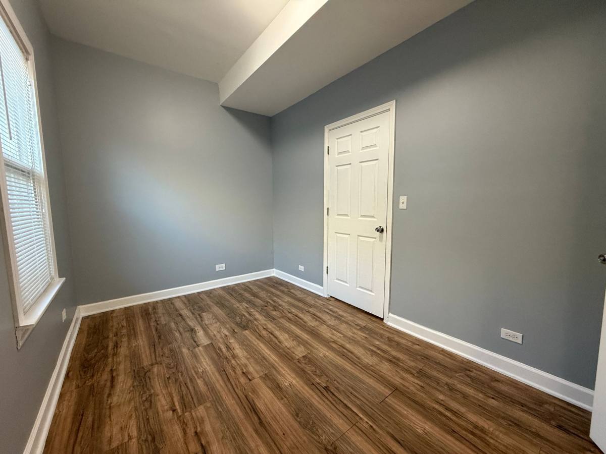 Apartment for rent at 9738 S Ave, Chicago, IL 60617
