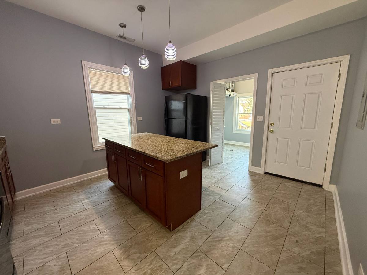 Apartment for rent at 9738 S Ave, Chicago, IL 60617