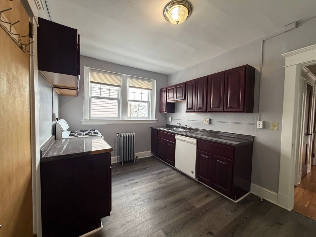 Apartment for rent at 182 Elm St, West Haven, CT 06516