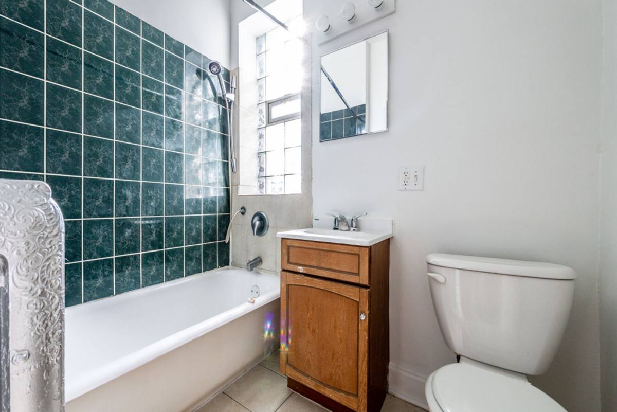 Apartment for rent at 7941 S Marquette, Chicago, IL 60617