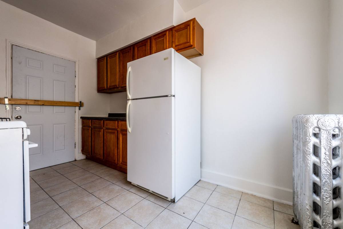 Apartment for rent at 7941 S Marquette, Chicago, IL 60617