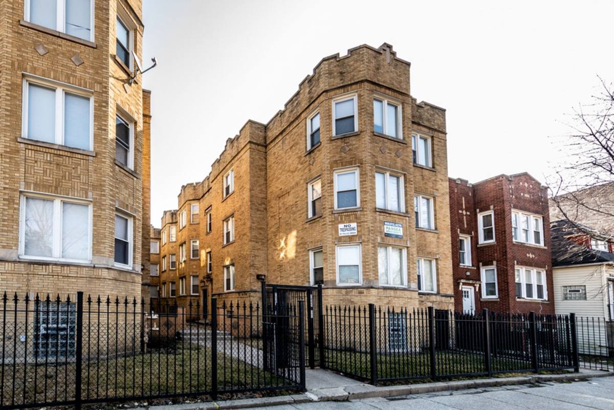 Apartment for rent at 7941 S Marquette, Chicago, IL 60617