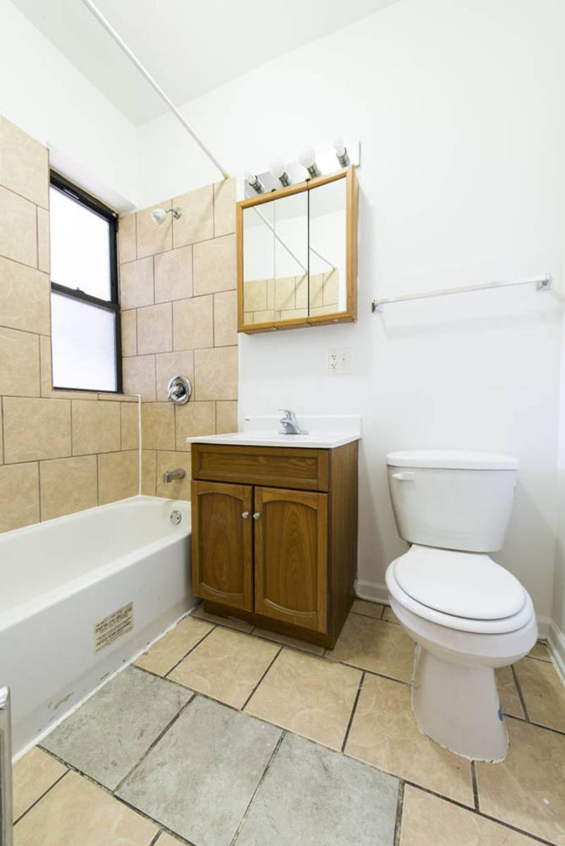 Apartment for rent at 7440 S Phillips Ave, Chicago, IL 60649