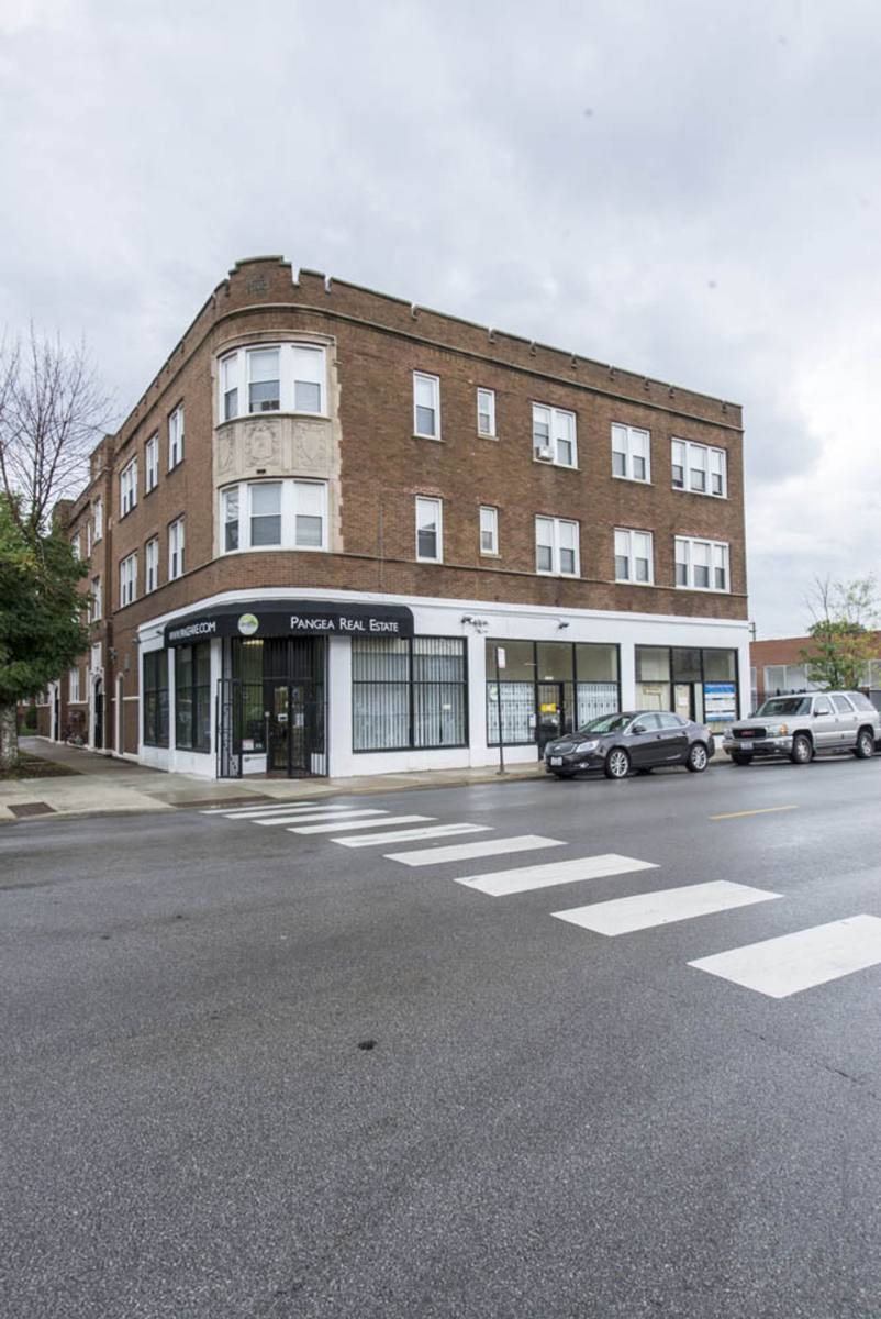 Apartment for rent at 1735 W 79th St, Chicago, IL 60620