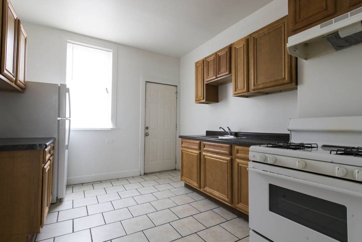 Apartment for rent at 1735 W 79th St, Chicago, IL 60620