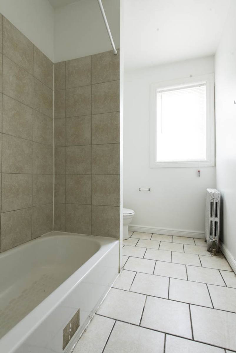 Apartment for rent at 1735 W 79th St, Chicago, IL 60620