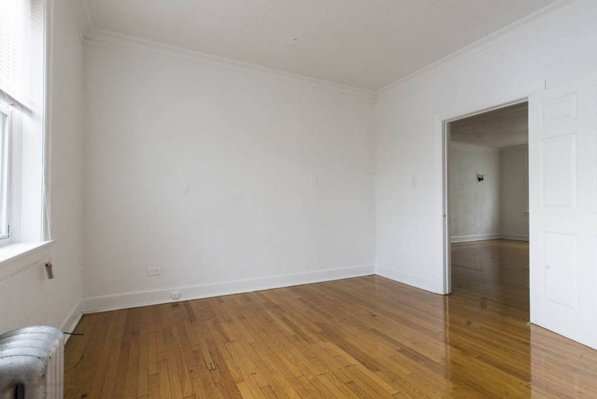 Apartment for rent at 1735 W 79th St, Chicago, IL 60620