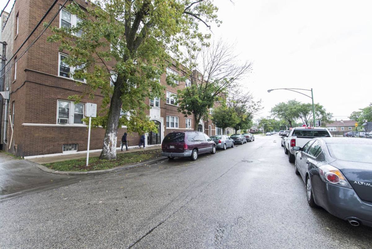 Apartment for rent at 1735 W 79th St, Chicago, IL 60620