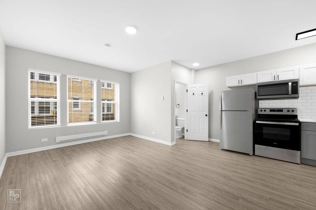 Apartment for rent at 4901 S Drexel Blvd, Chicago, IL 60615