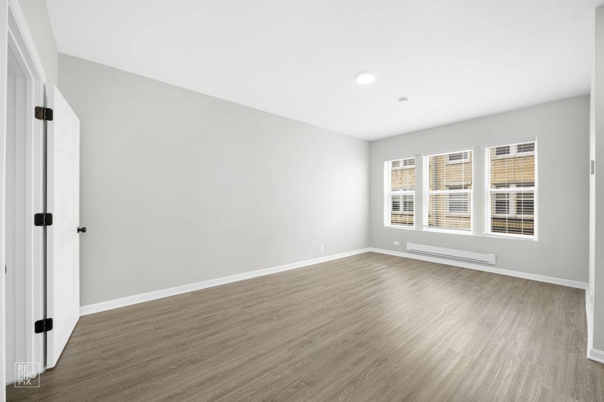 Apartment for rent at 4901 S Drexel Blvd, Chicago, IL 60615