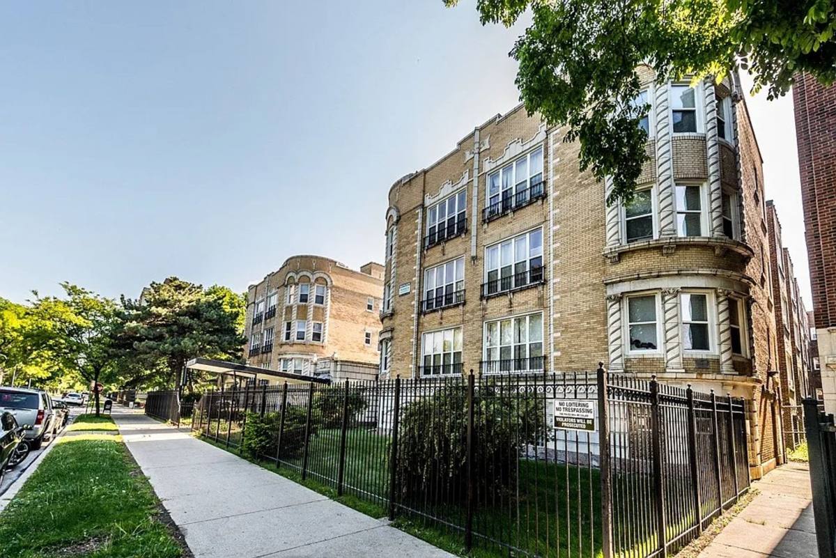 Apartment for rent at 4901 S Drexel Blvd, Chicago, IL 60615
