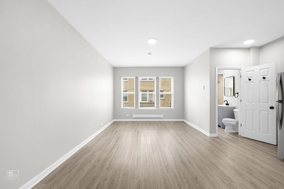 Apartment for rent at 4901 S Drexel Blvd, Chicago, IL 60615