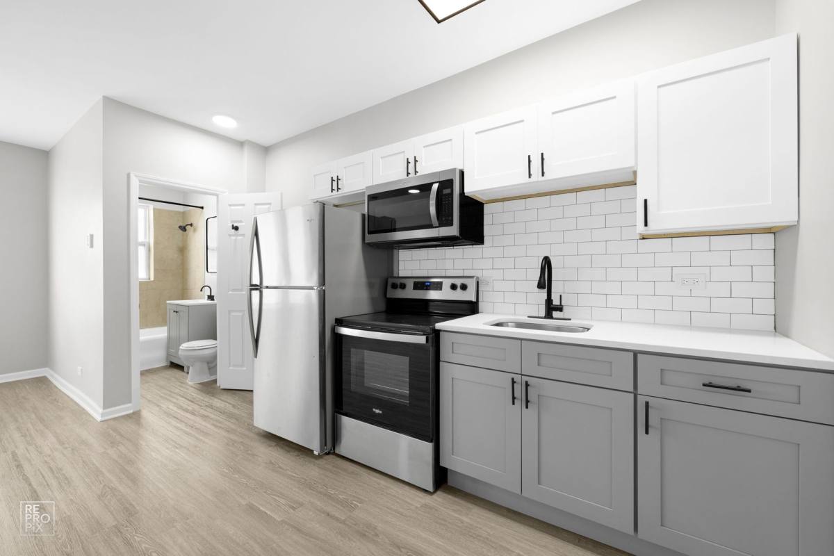 Apartment for rent at 4901 S Drexel Blvd, Chicago, IL 60615