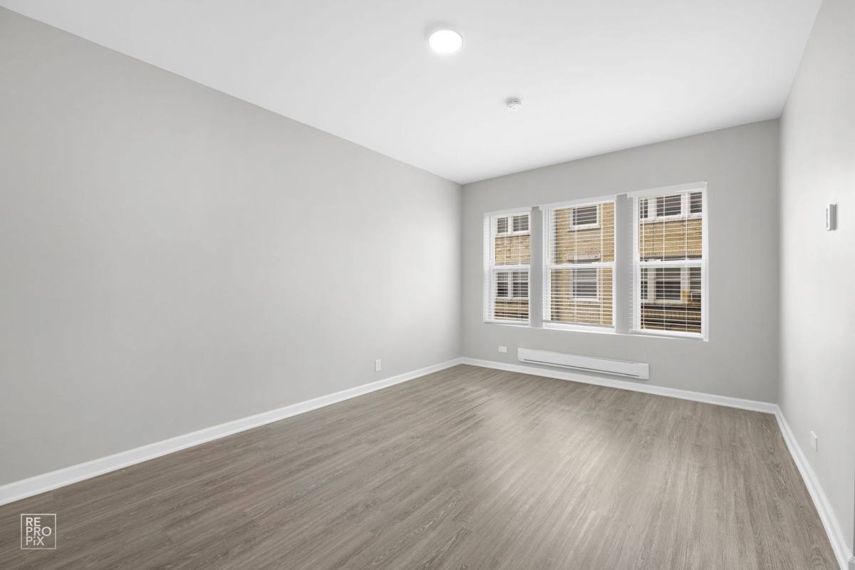 Apartment for rent at 4901 S Drexel Blvd, Chicago, IL 60615