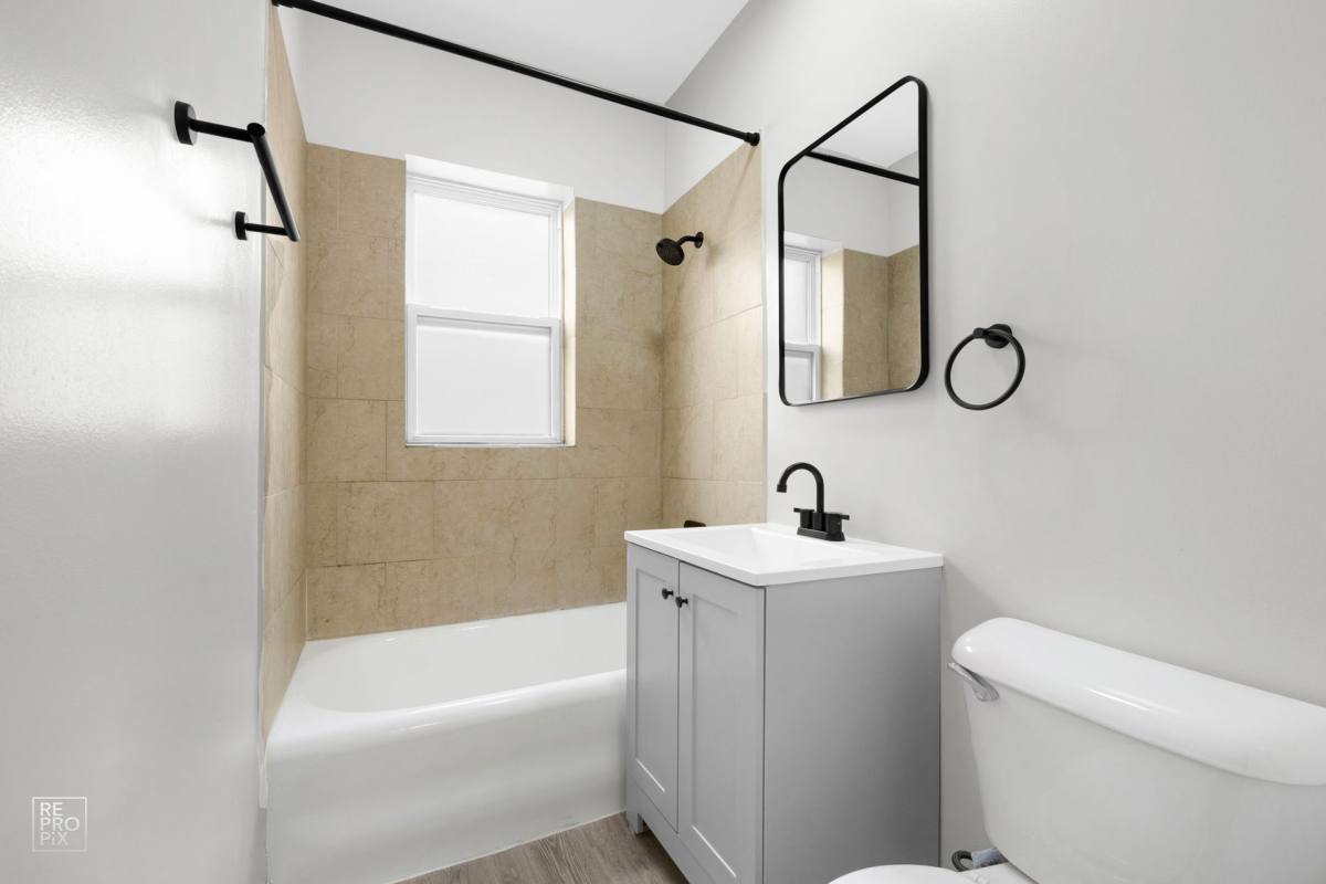 Apartment for rent at 4901 S Drexel Blvd, Chicago, IL 60615