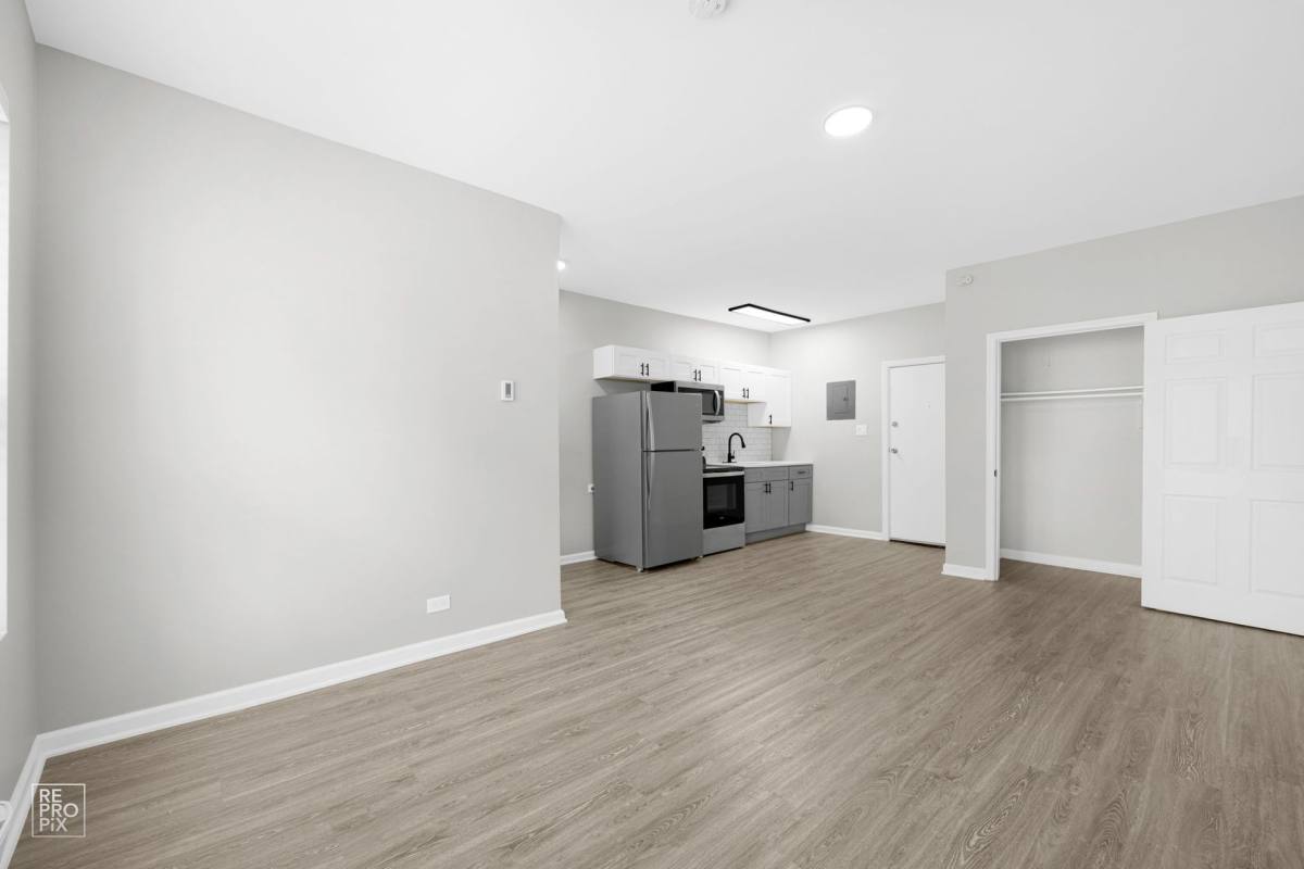 Apartment for rent at 4901 S Drexel Blvd, Chicago, IL 60615