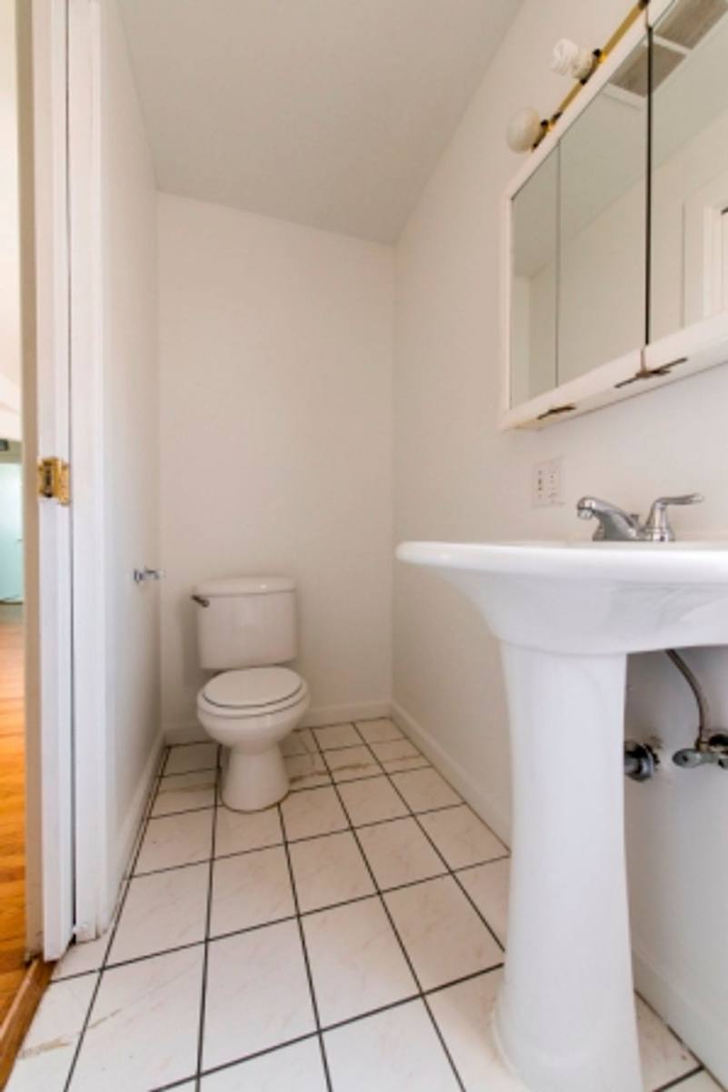 Apartment for rent at 7131-45 S Yates Blvd, Chicago, IL 60649