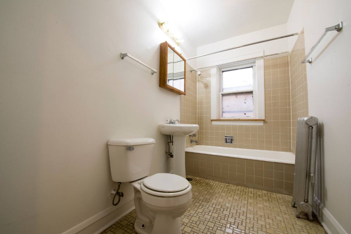Apartment for rent at 7549-59 S Yates Blvd, Chicago, IL 60649