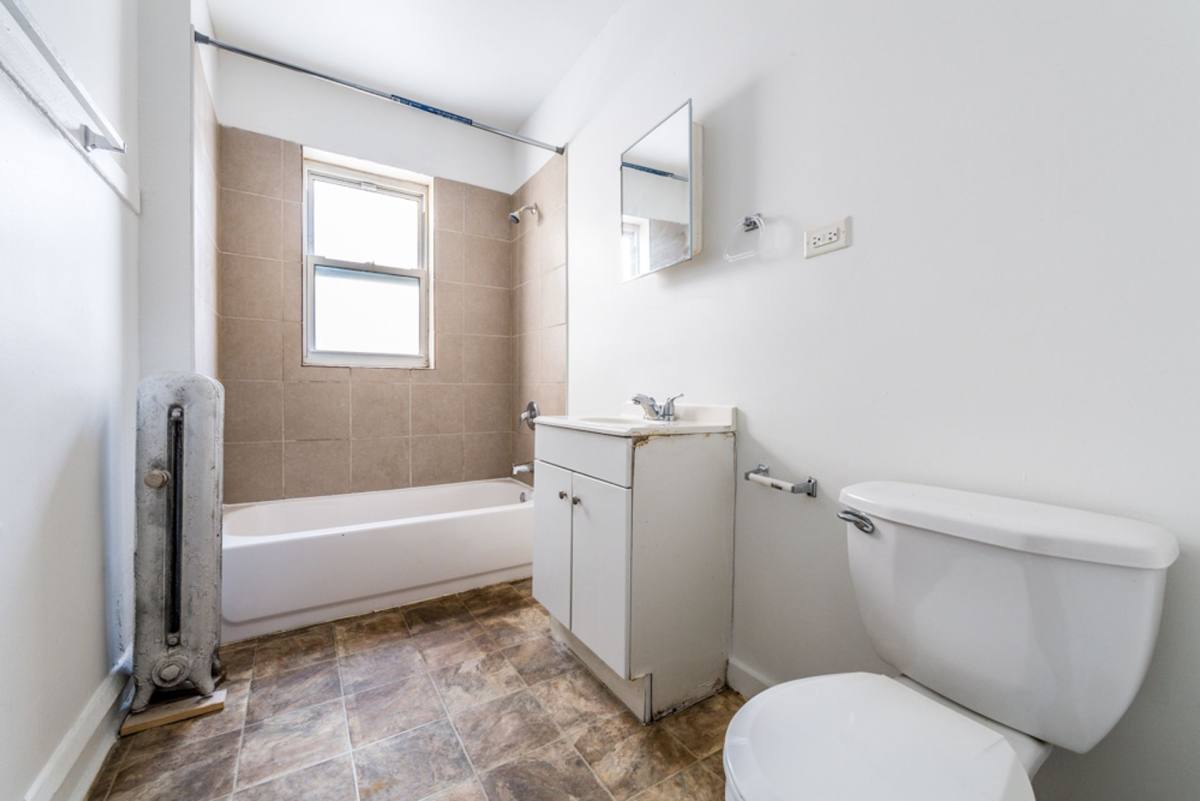 Apartment for rent at 7801-11 S Yates Blvd, Chicago, IL 60649