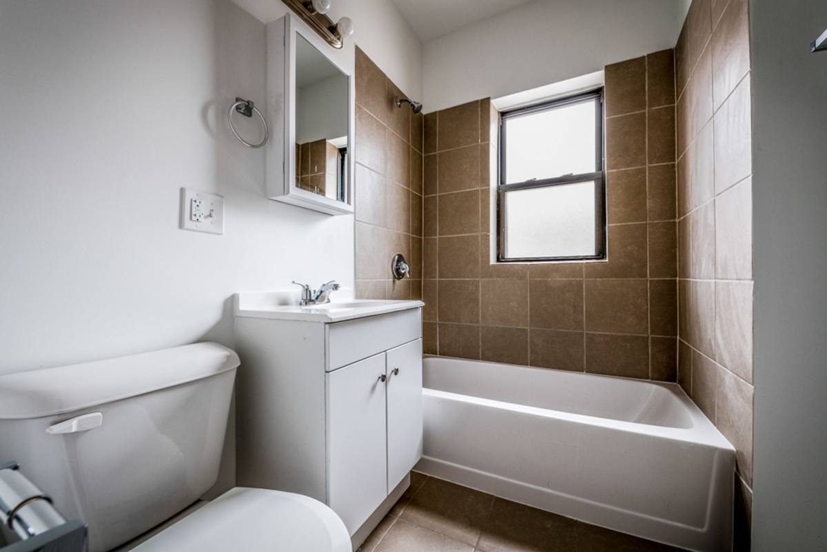 Apartment for rent at 2347-59 E 73rd, Chicago, IL 60649