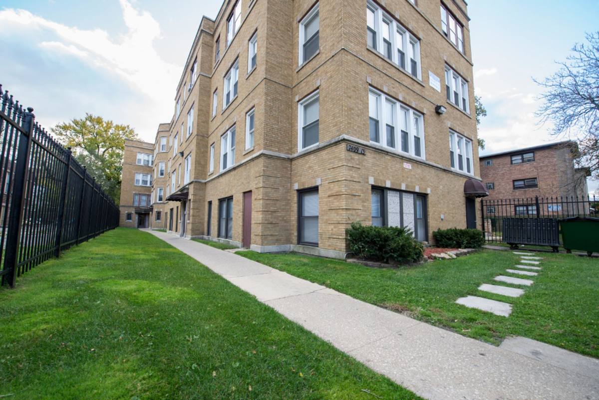 Apartment for rent at 7409 S Yates Blvd, Chicago, IL 60649