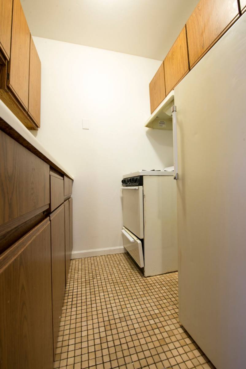 Apartment for rent at 7409 S Yates Blvd, Chicago, IL 60649
