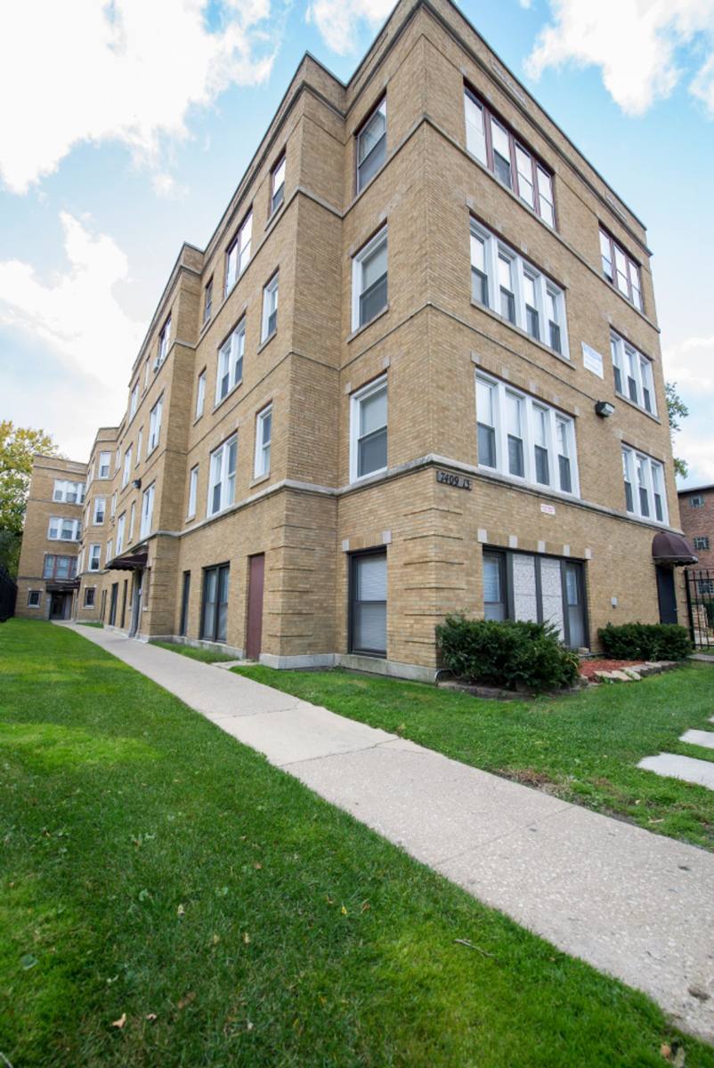 Apartment for rent at 7409 S Yates Blvd, Chicago, IL 60649
