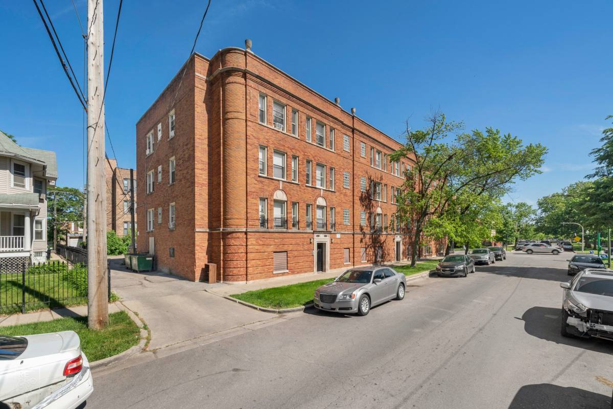 Apartment for rent at 5732-34 W Washington, Chicago, IL 60644