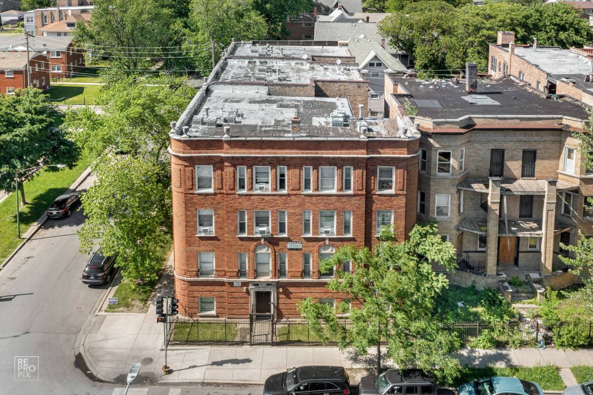 Apartment for rent at 5732-34 W Washington, Chicago, IL 60644