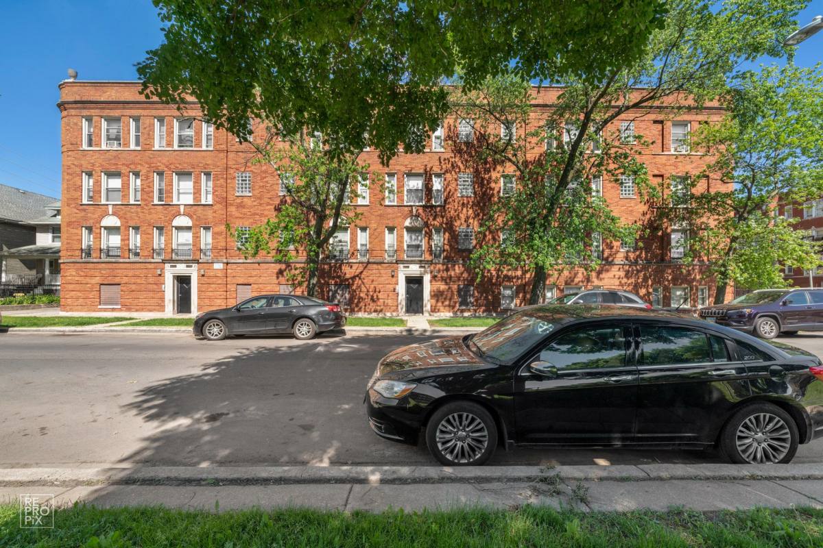 Apartment for rent at 5732-34 W Washington, Chicago, IL 60644