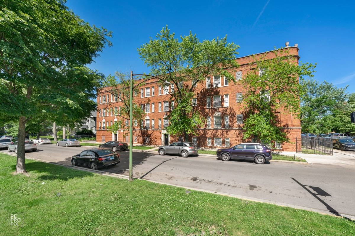 Apartment for rent at 5732-34 W Washington, Chicago, IL 60644