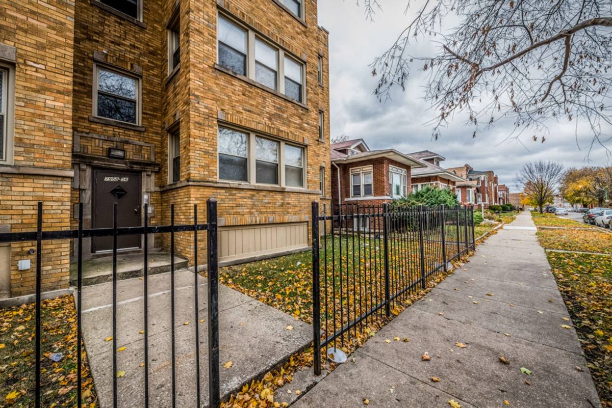 Apartment for rent at 7954 S Justine St, Chicago, IL 60620