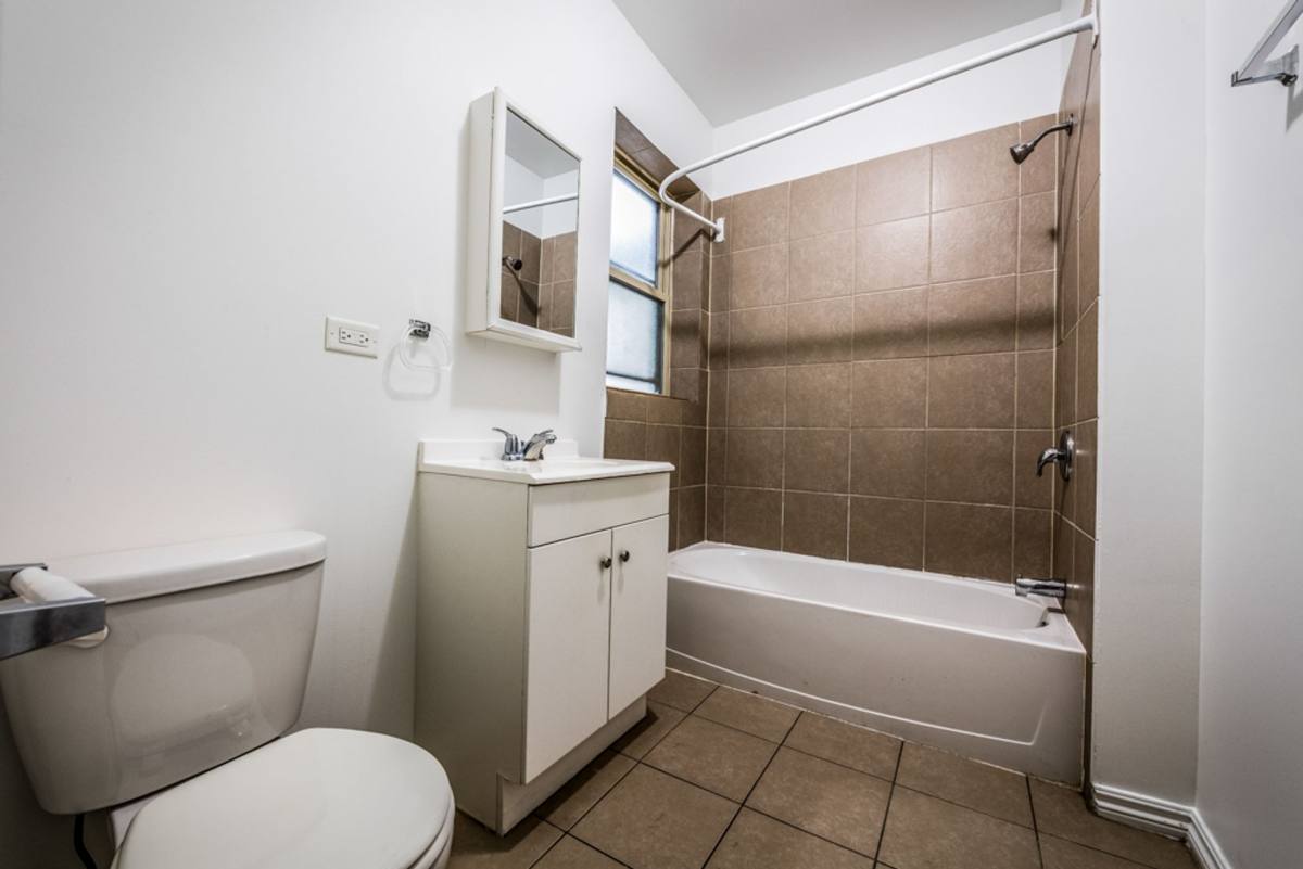 Apartment for rent at 7954 S Justine St, Chicago, IL 60620
