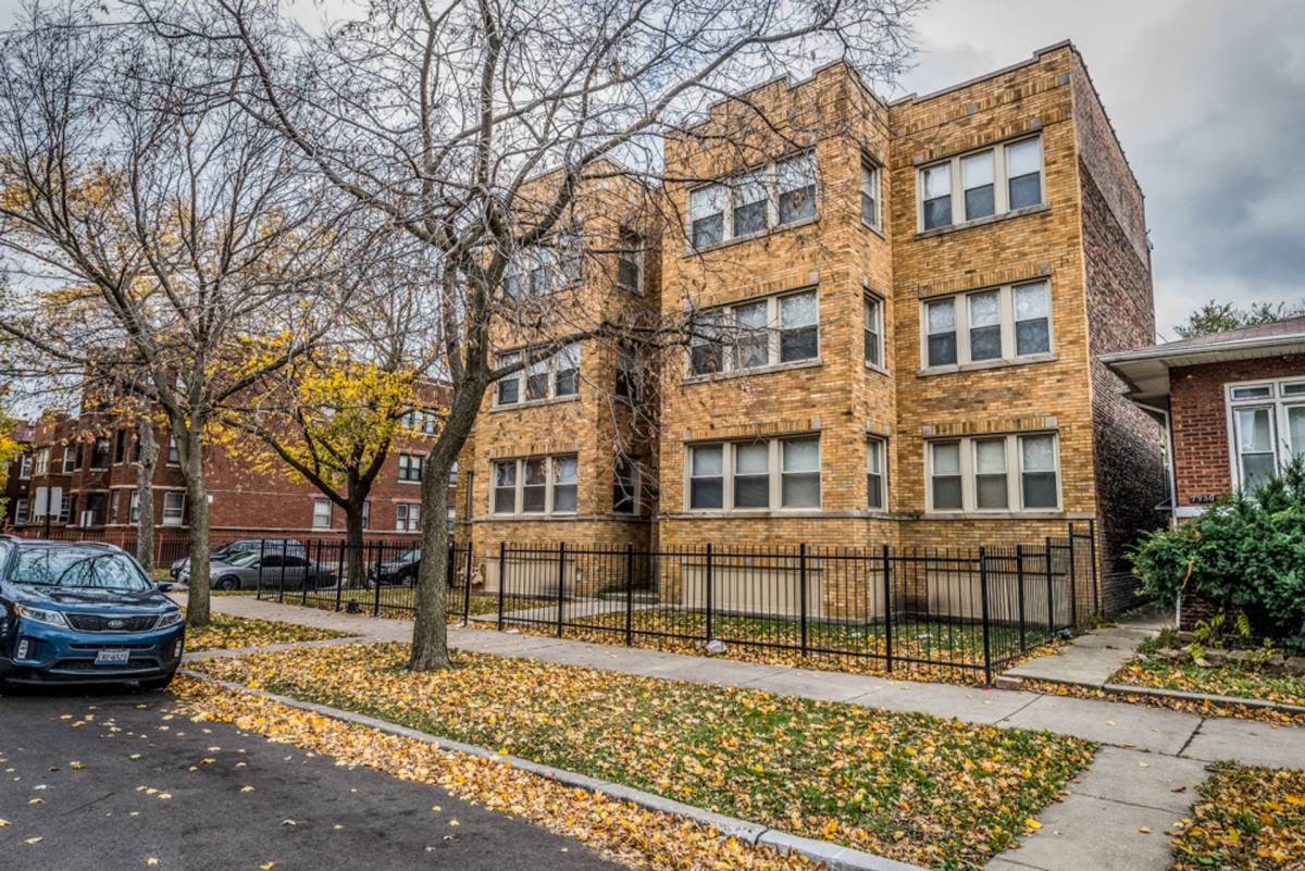 Apartment for rent at 7954 S Justine St, Chicago, IL 60620