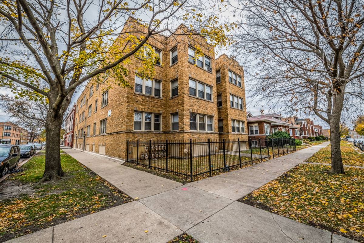 Apartment for rent at 7954 S Justine St, Chicago, IL 60620