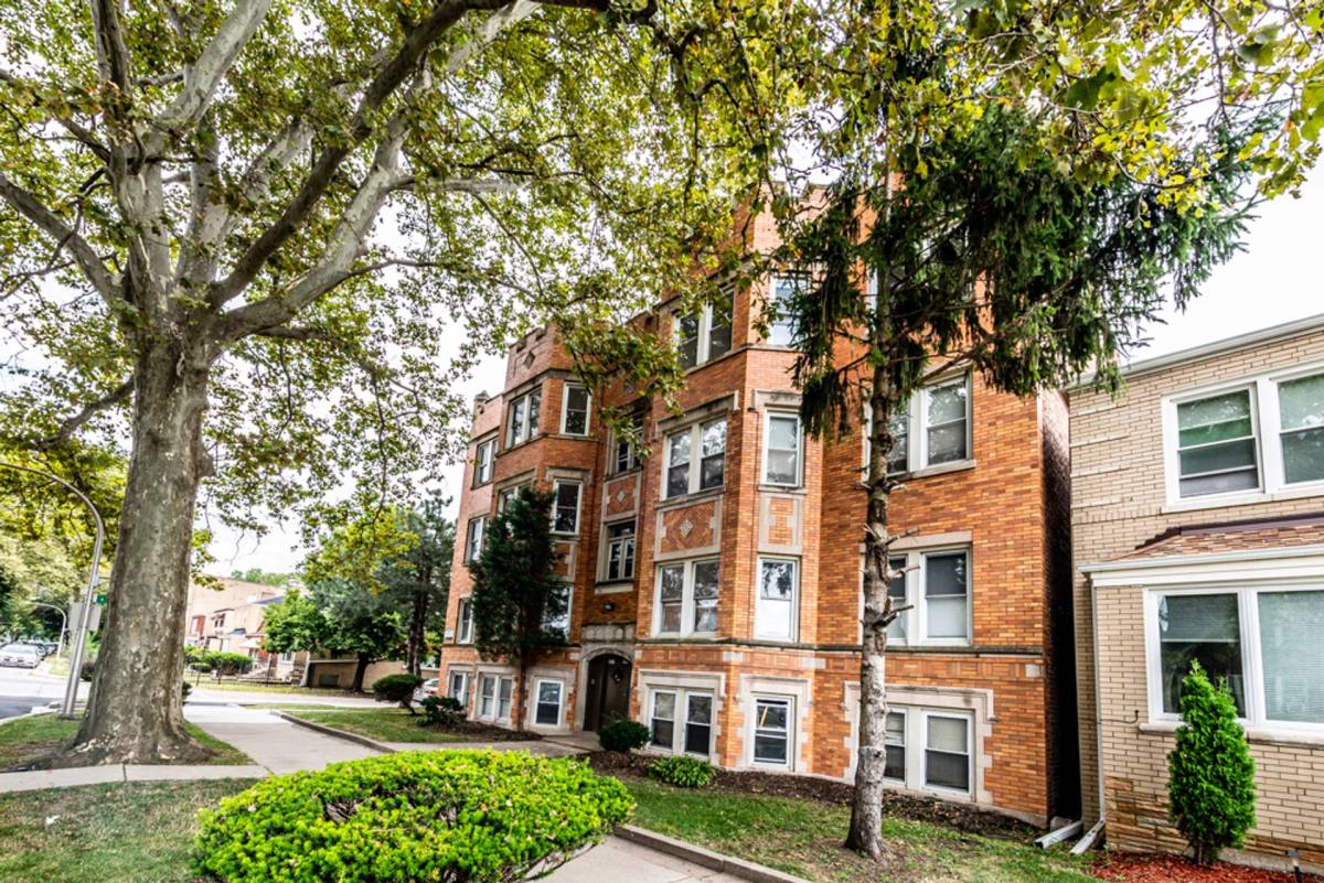 Apartment for rent at 8201-8205 S Kingston Ave, Chicago, IL 60617