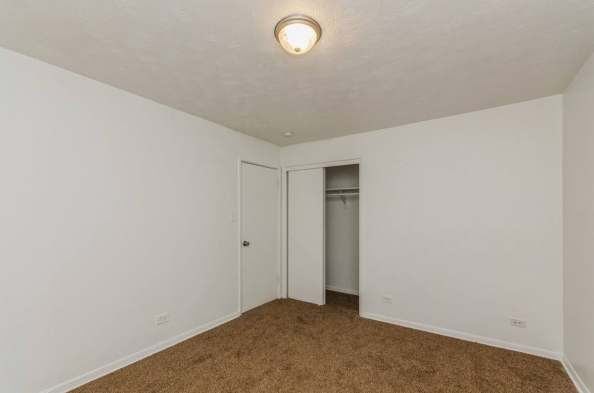 Apartment for rent at 7946-7948 S Greenwood, Chicago, IL 60619