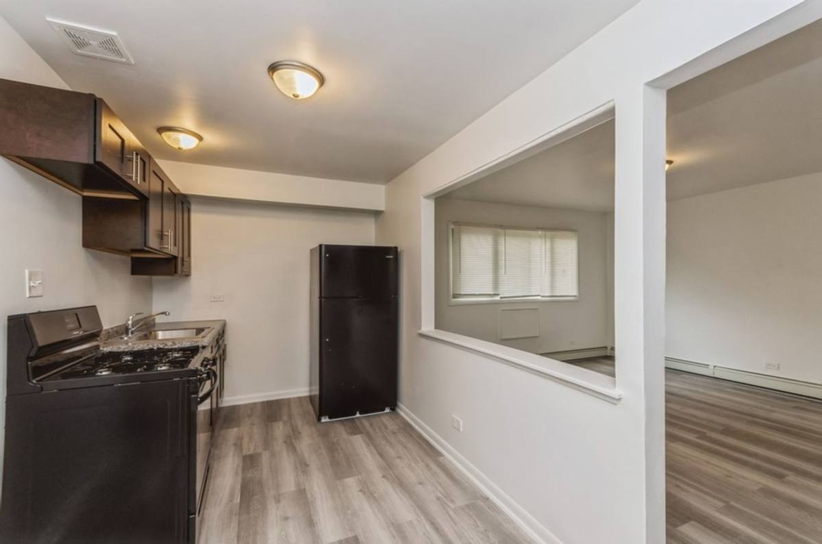 Apartment for rent at 7946-7948 S Greenwood, Chicago, IL 60619