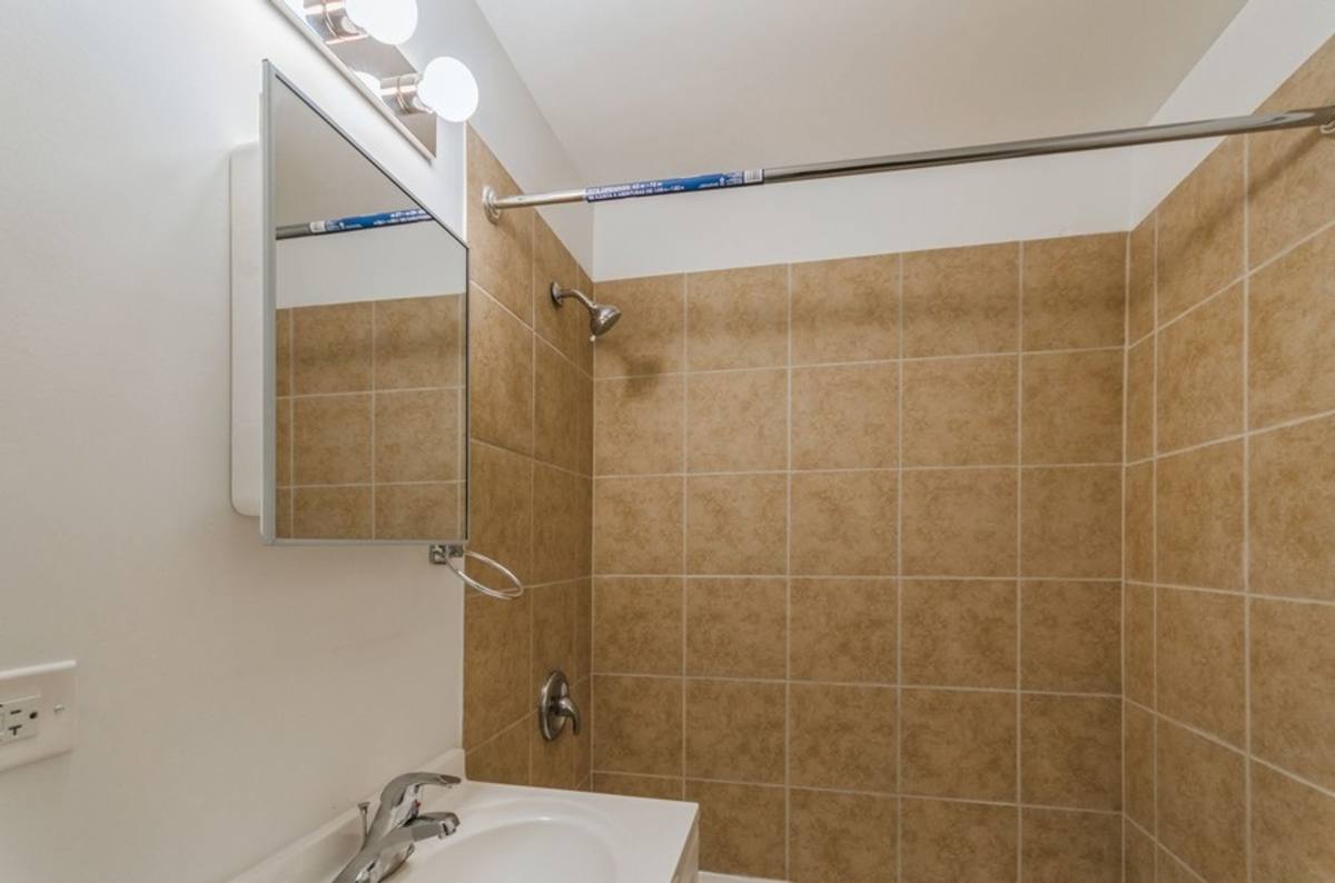 Apartment for rent at 7946-7948 S Greenwood, Chicago, IL 60619
