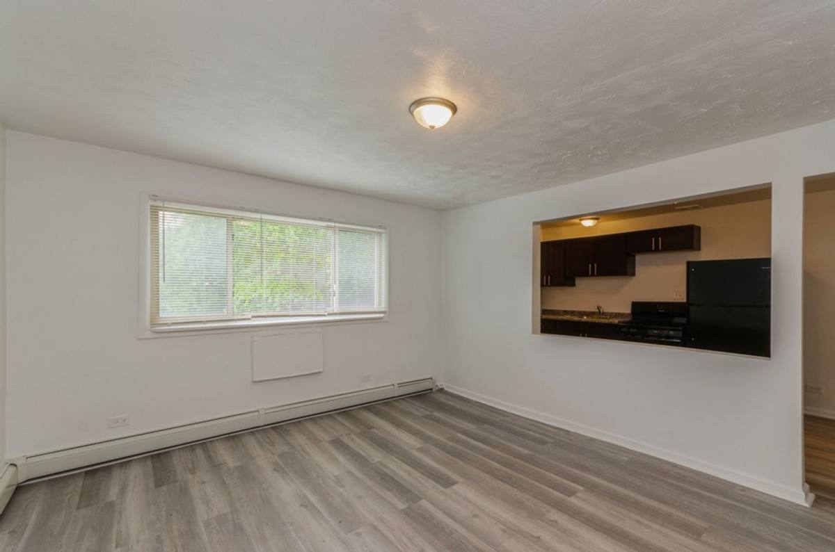 Apartment for rent at 7946-7948 S Greenwood, Chicago, IL 60619