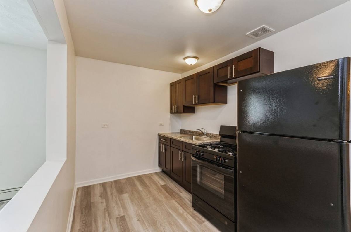 Apartment for rent at 7946-7948 S Greenwood, Chicago, IL 60619